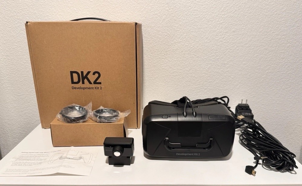 Oculus Development Kit 2 VR Headset + Extras Original Packaging Powers On TESTED