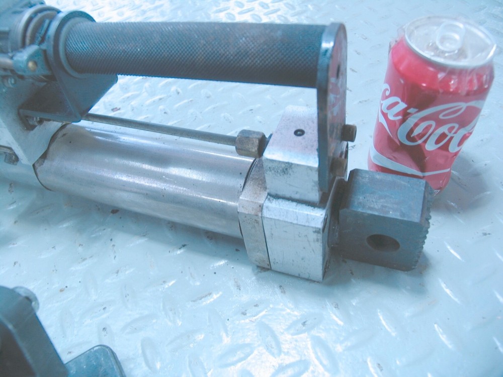CODE 3 ResQ Hydraulic Tool with 5 atachments (Jaws) as shown