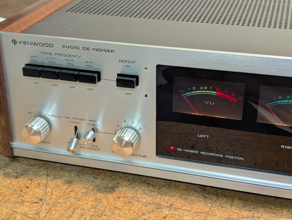 Kenwood KF-8011 Audio De-noiser, Meter unit, Powers on