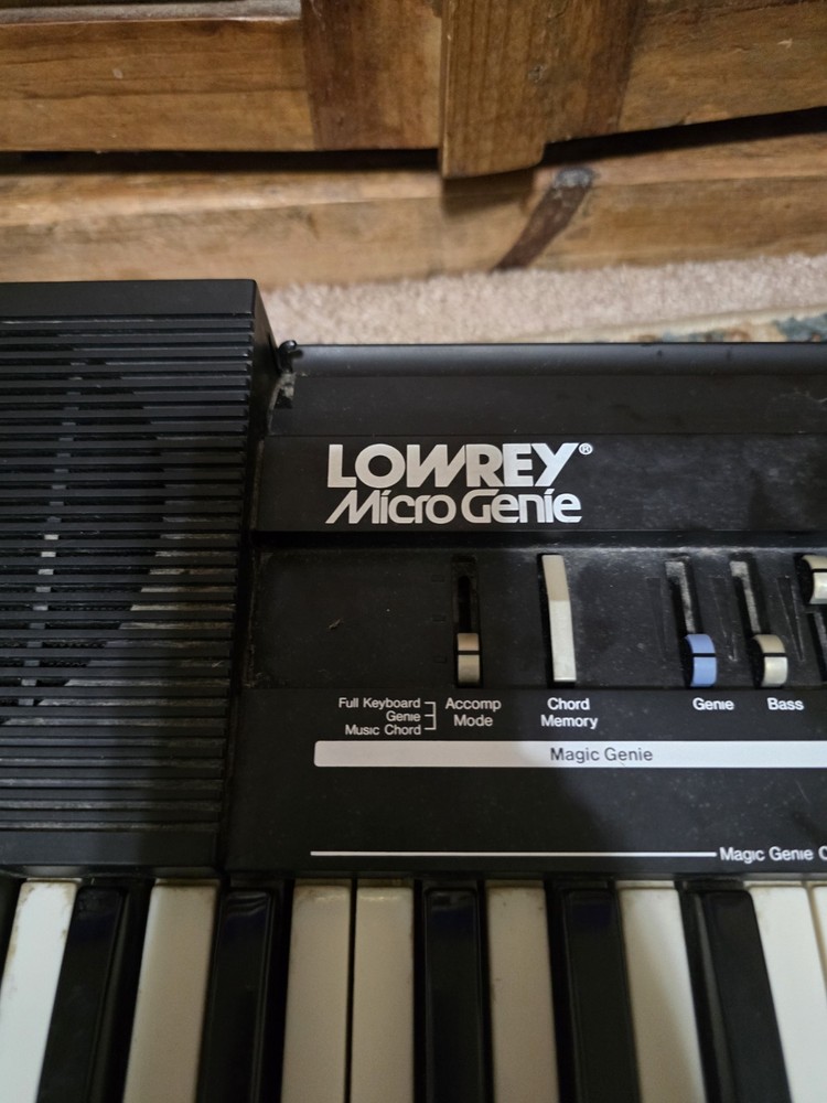 Lowrey Micro Genie V -60 Keyboard READ