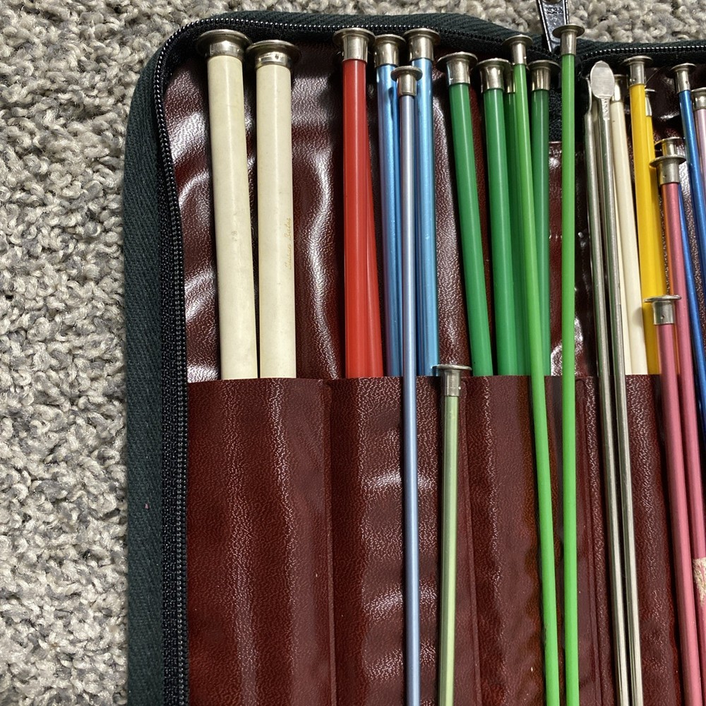 Vintage Zippered Carry Case With 42 Knitting Needles