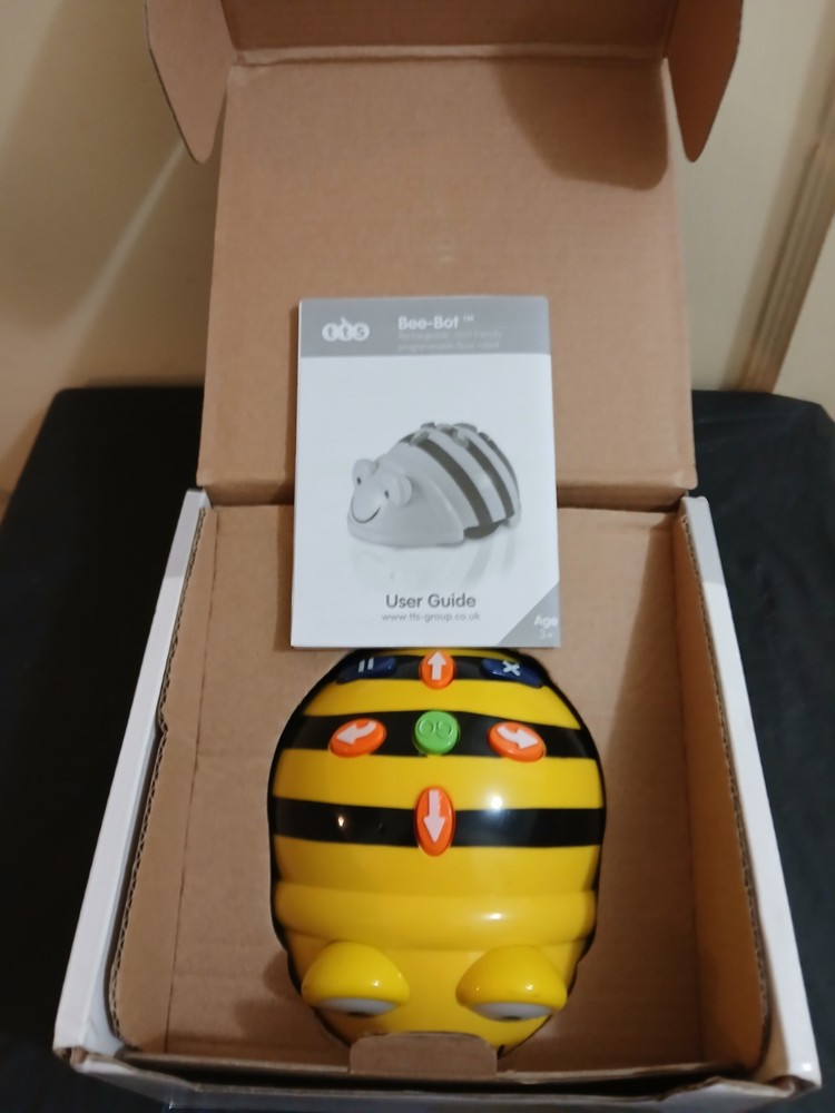 Bee-Bot Programmable Toy Robot Educational STEM Rechargeable Coding Toy IT10380