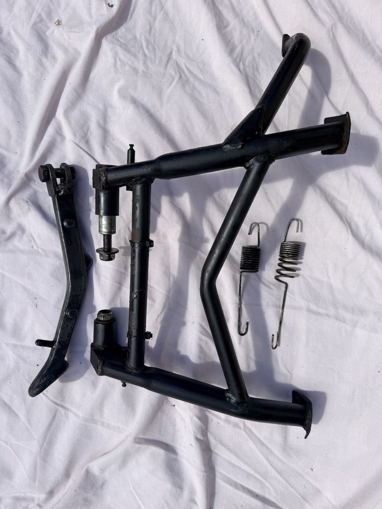 Triumph Sprint 900 triple 1998 Stand assembly
