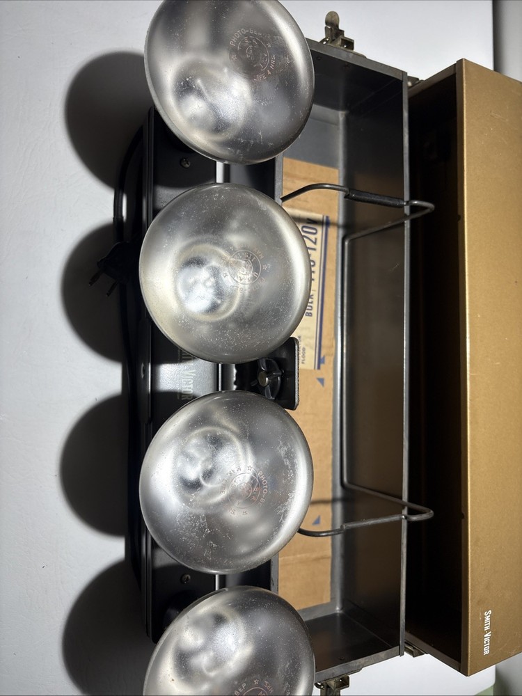 SMITH VICTOR LIGHT BAR STUDIO LIGHT WORKS AMAZING!!!