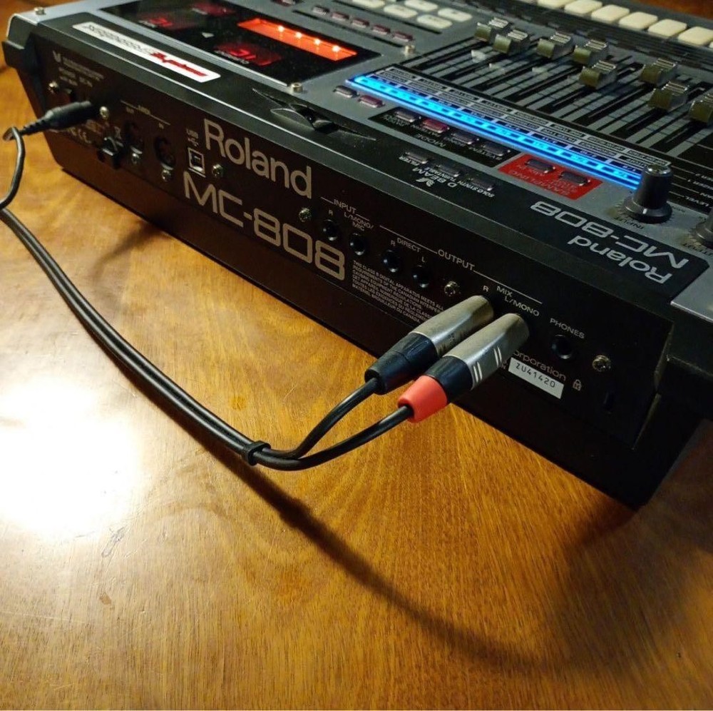 Roland MC-808 Sampling Groovebox Sampler Sequencer