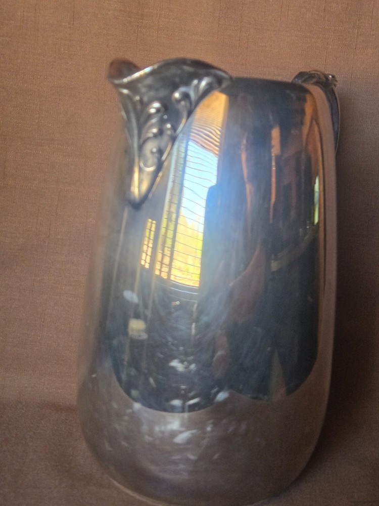Wm Rogers Silver Plate Water Pitcher with Ice Lip 917