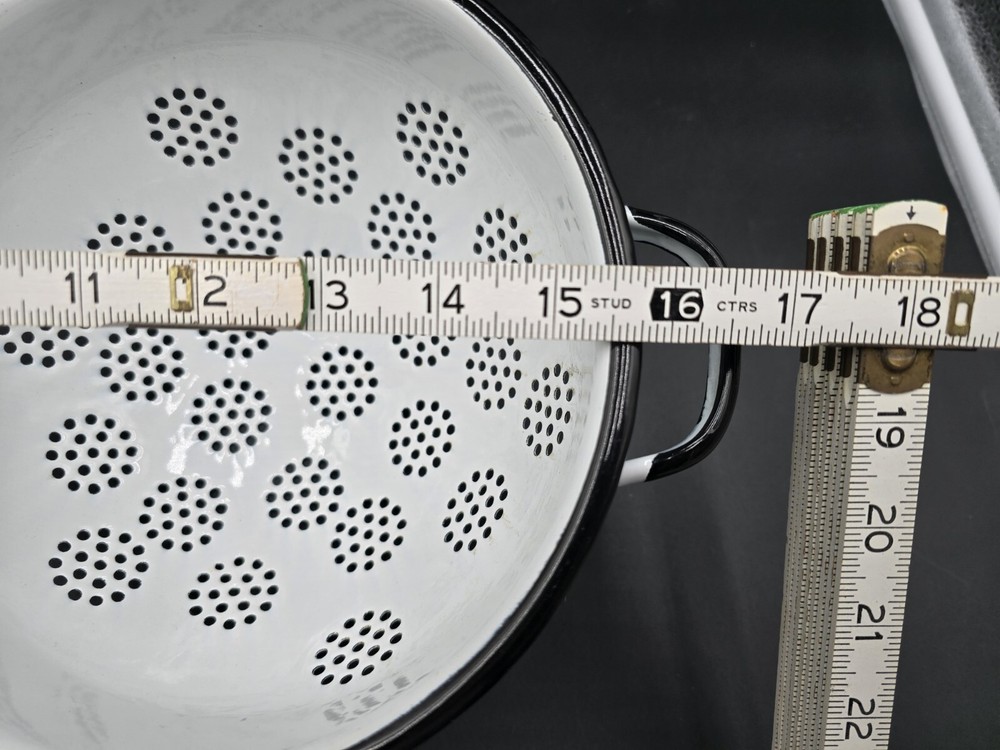 Farmhouse Rustic White Long handled Enamel Ware Colander 20 CM