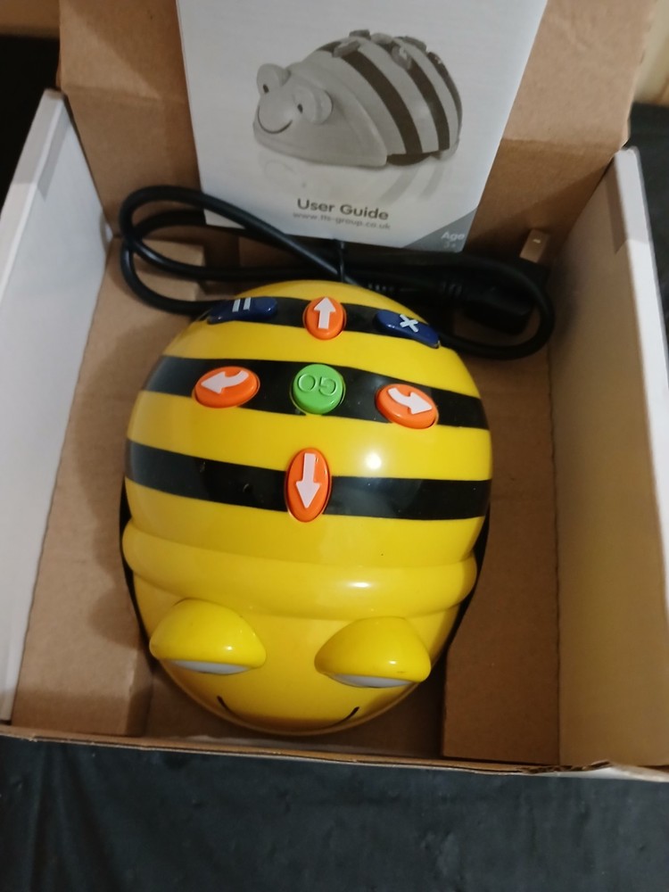 Bee-Bot Programmable Toy Robot Educational STEM Rechargeable Coding Toy IT10380