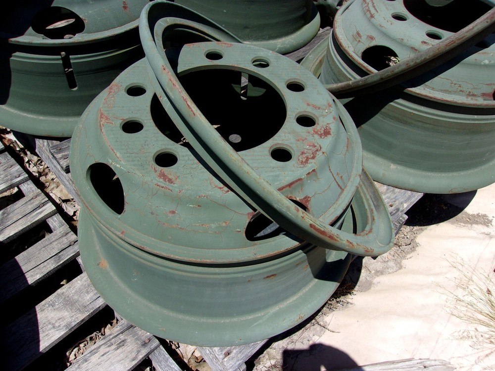 ONE...MILITARY SURPLUS TRUCK TRAILER TIRE RIM 5 TON WHEEL TAKES 20" TIRE 10 LUG