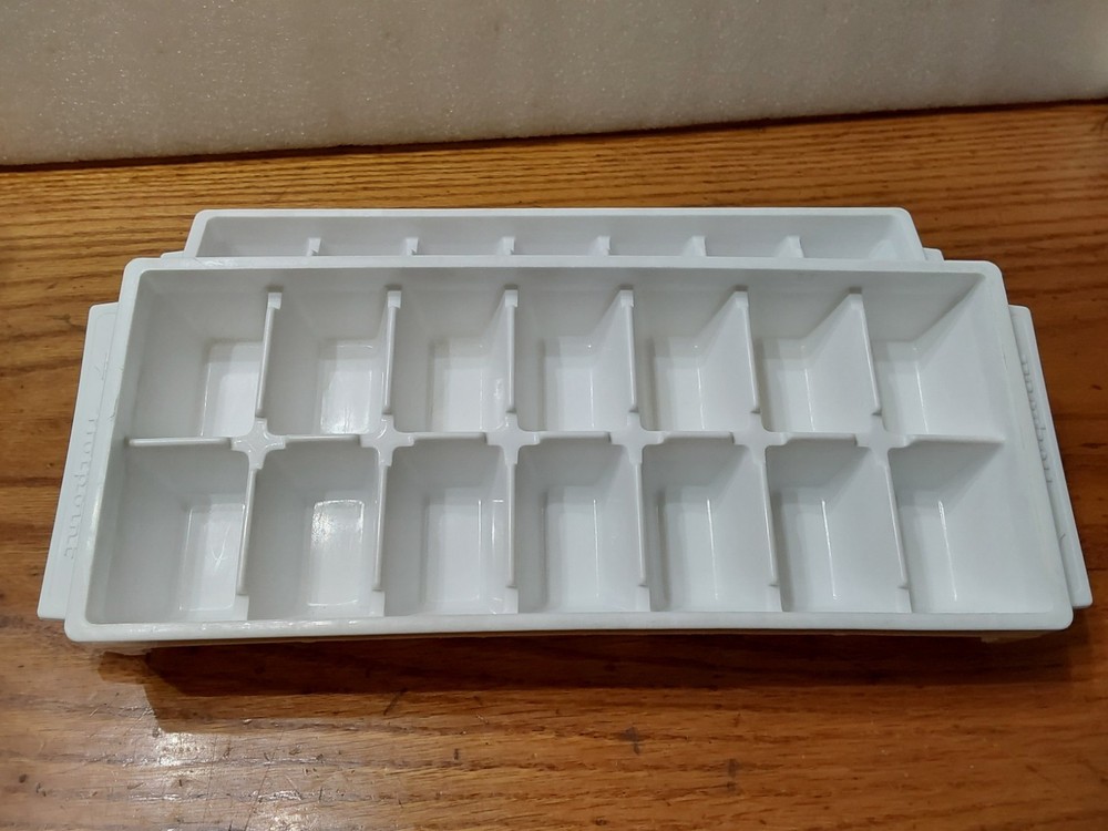 Hotpoint Easy Release 14 Cube Plastic Ice Cube Tray White 2pc Vintage