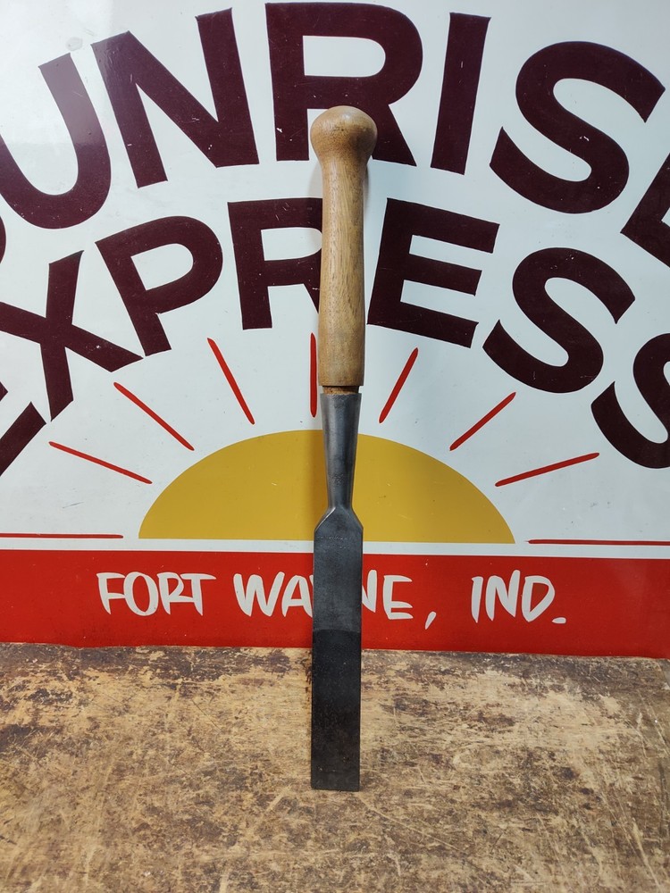 Early Hart 1-1/2" Bevel Edge Socket Framing Chisel Timber Slick