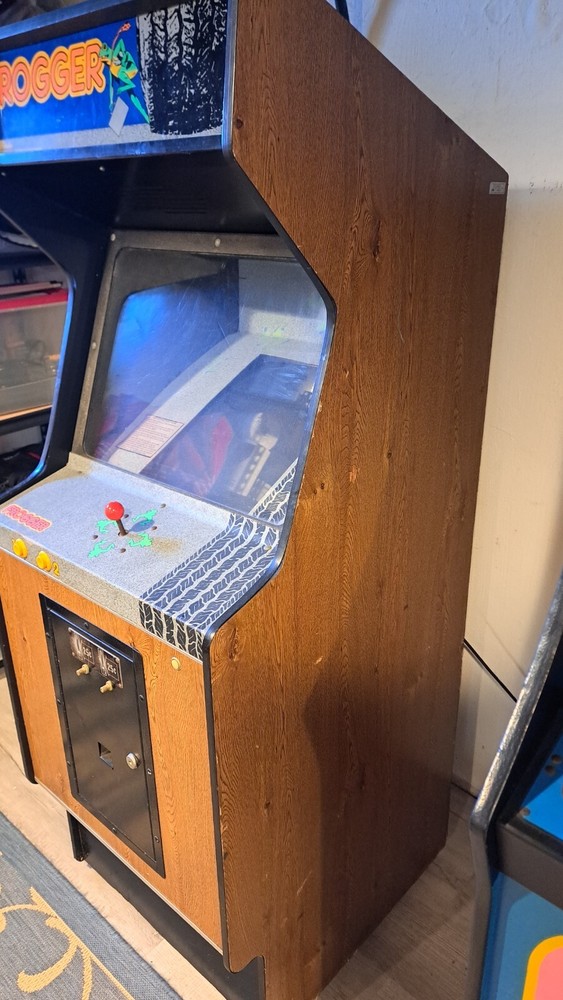 FROGGER ARCADE MACHINE by SEGA 1981 (Excellent Condition) *RARE*