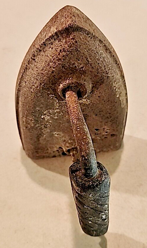 Antique 6 pound Cast Iron Sad Iron #6