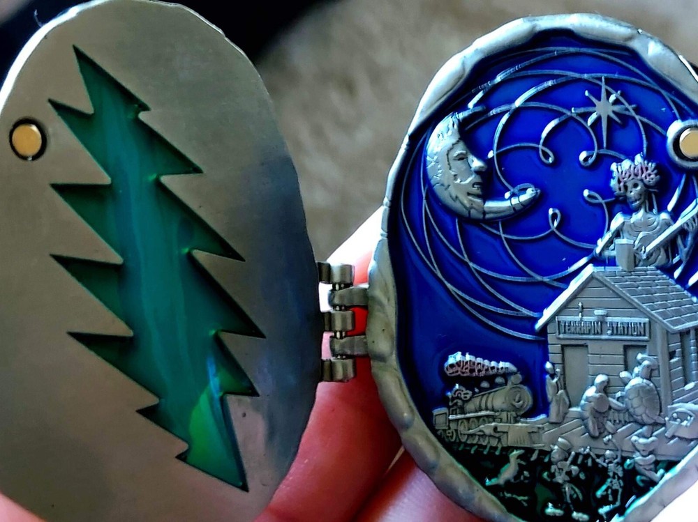 Grateful dead pin