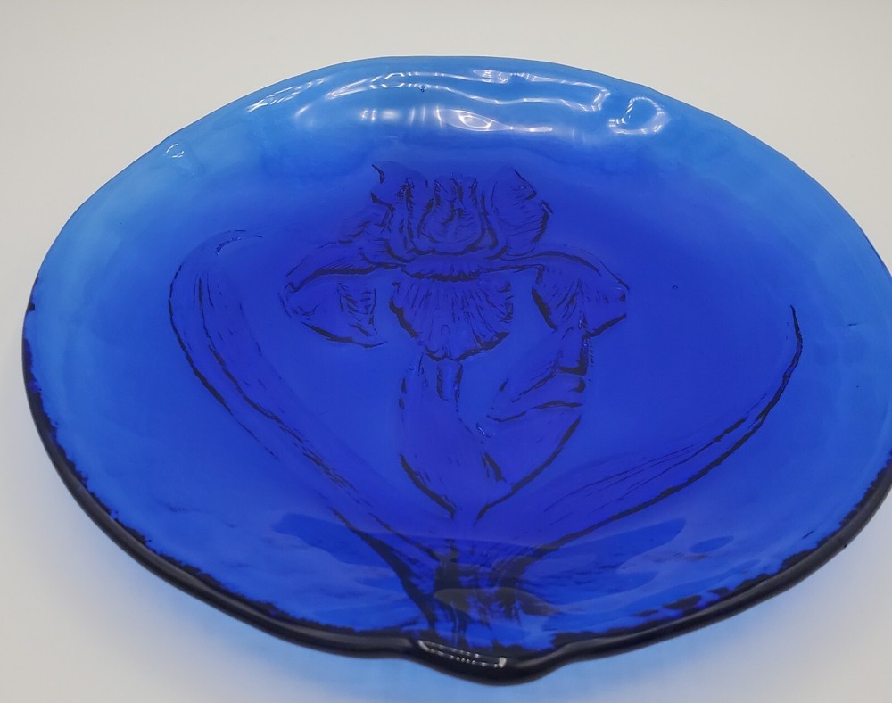 COBALT BLUE ART GLASS PLATE/PLATTER WITH A SINGLE IRIS IMPRESSION ON BACK