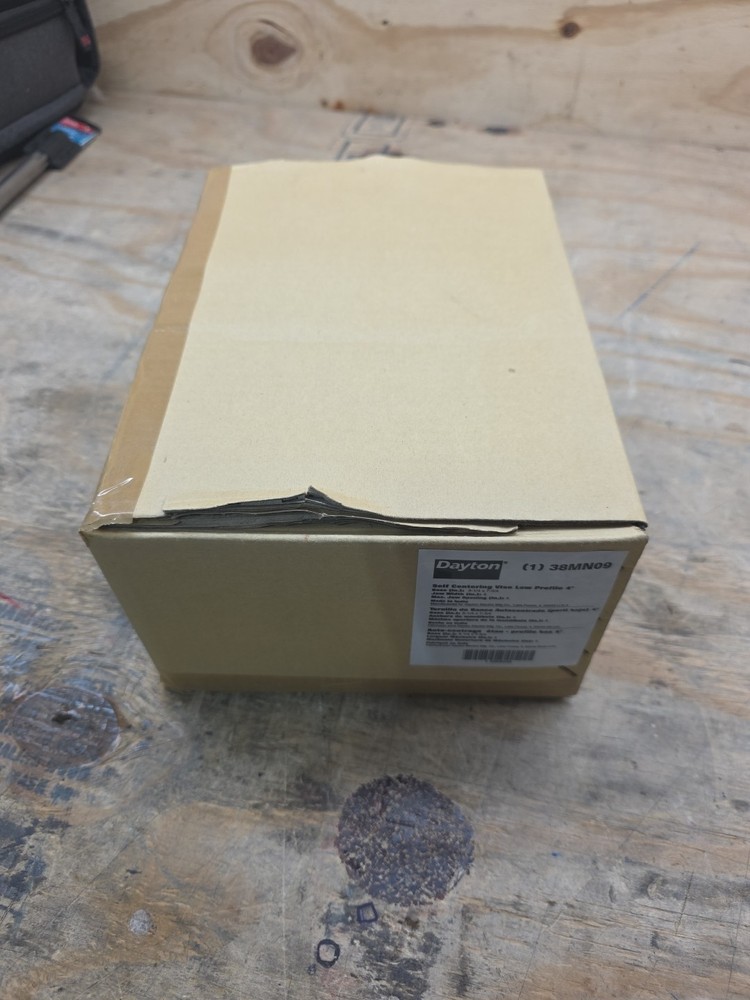 Dayton Self Centering Vise Low Profile 4" 38MN09