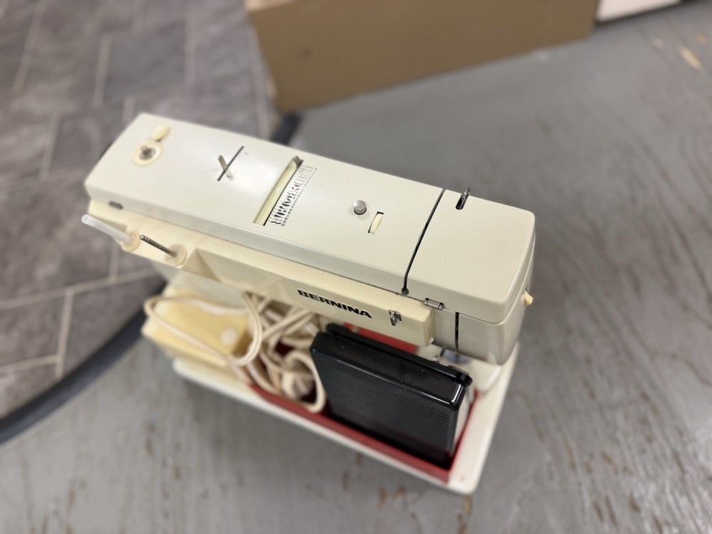 Bernina 830 Record Sewing Machine with Everything Pictured - WORKS