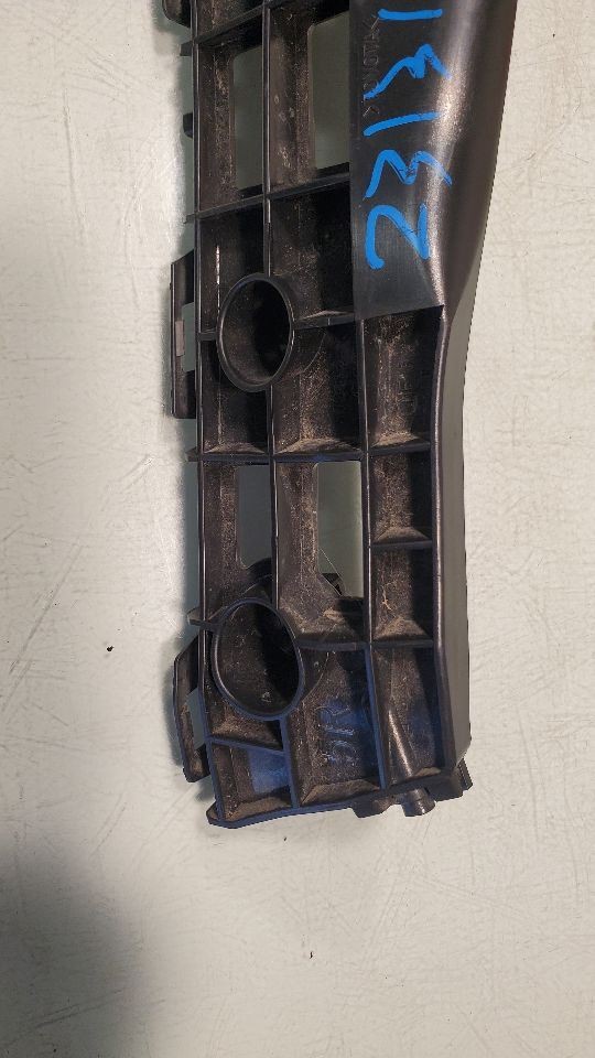 PRIUS 2014 RH FRONT BUMP BRACKET
