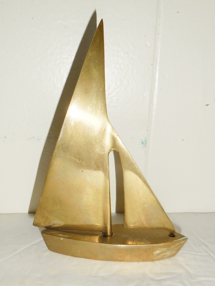 VINTAGE SOLID BRASS FIGURINE SCULPTURE SAILING BOAT DESIGN