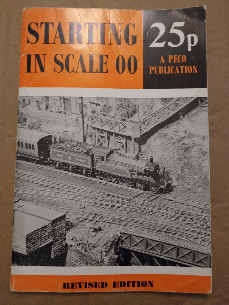 Starting In Scale 00 (Revised Edition) (Vintage Peco Paperback)