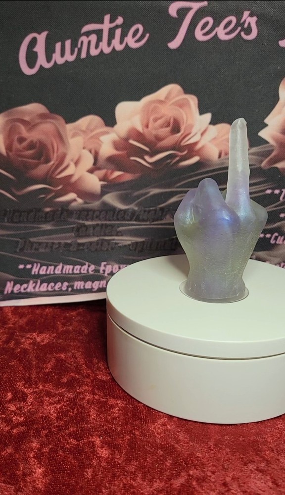 Resin art middle finger