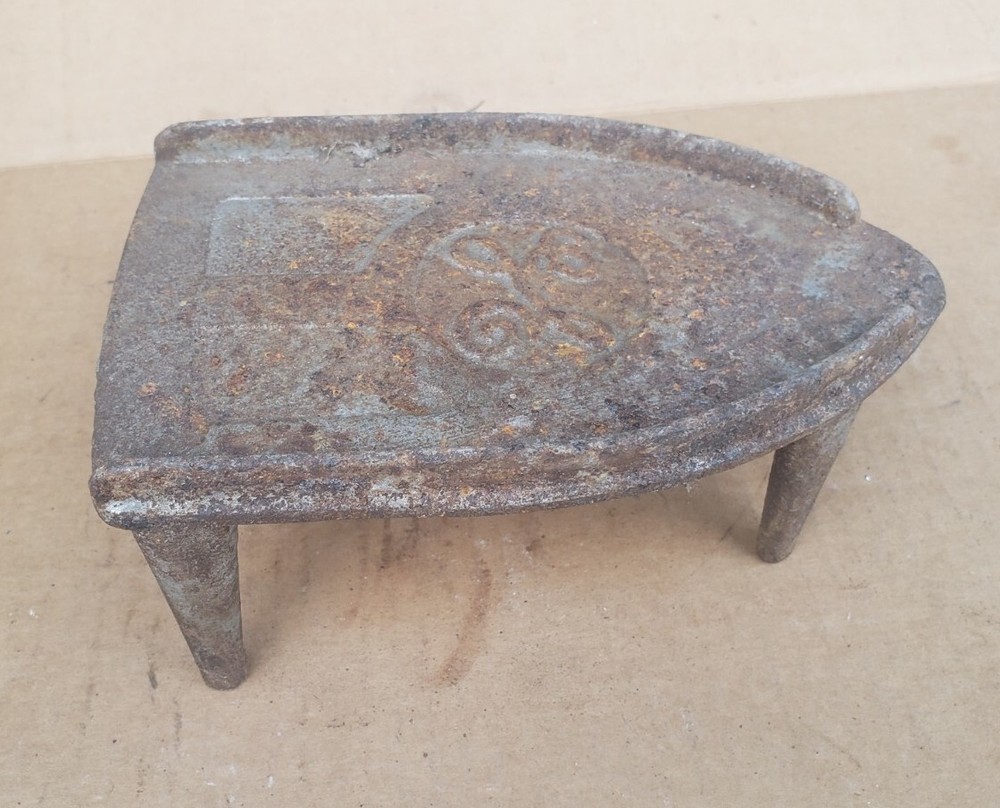 Vintage GE iron Trivet