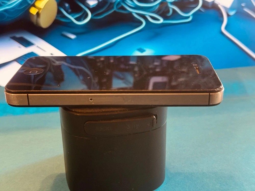 Apple iPhone 4s - 16 GB - Black (Unlocked)