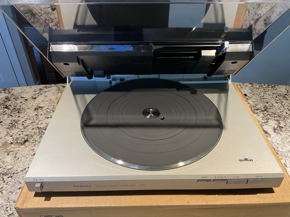 Technics Direct Drive Automatic Linear Tracking Turntable System SL-DL5