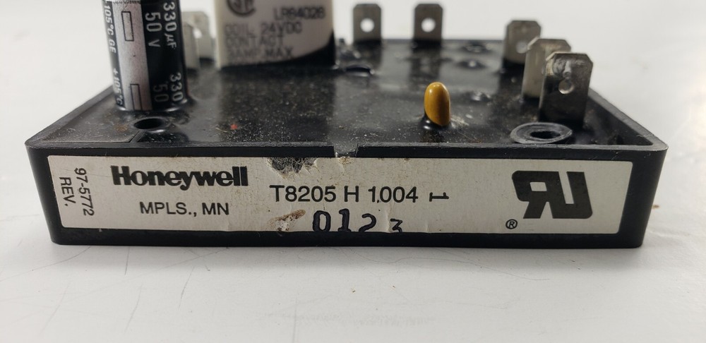 Honeywell T8205 H 1004 Mechanical Control Board with D024-1 LR64026 Relay