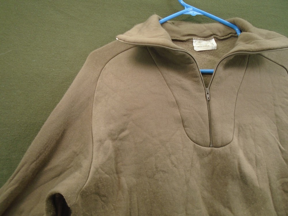 US Military Polypropylene Cold Weather Undershirt Polypro Shirt Medium 295-D