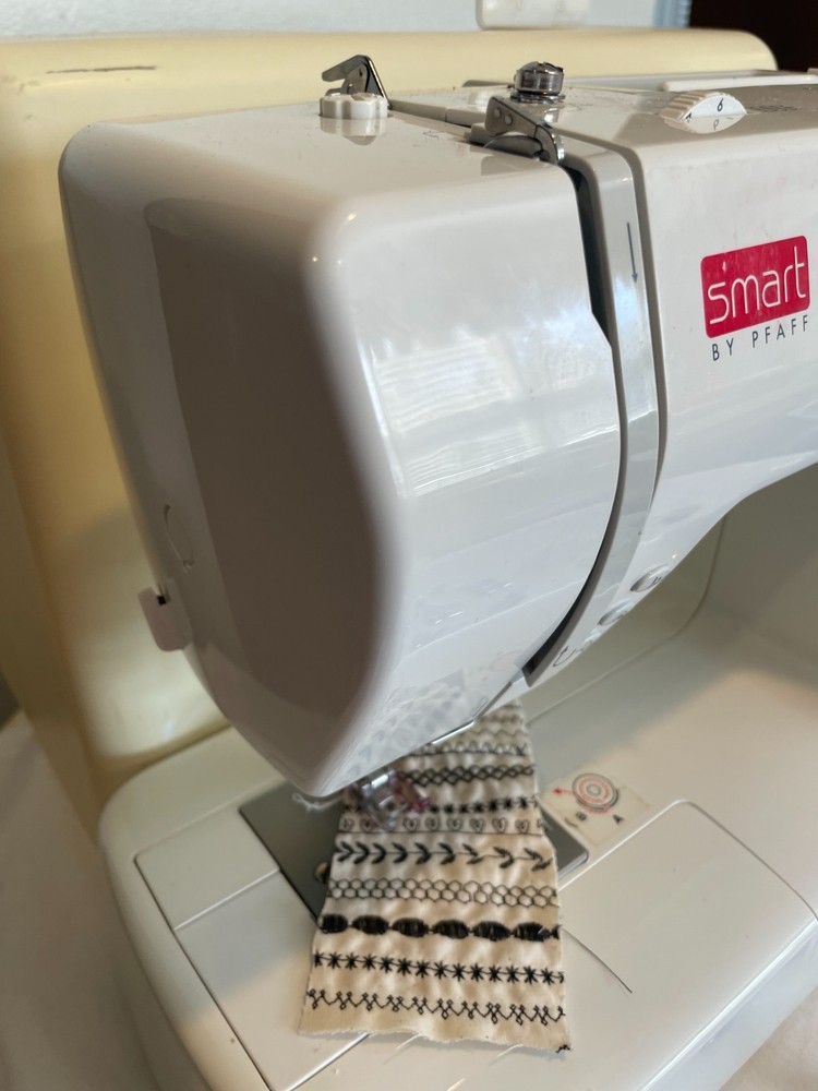 Pfaff Smart 200c Computerized Sewing Machine – 40 Stitches