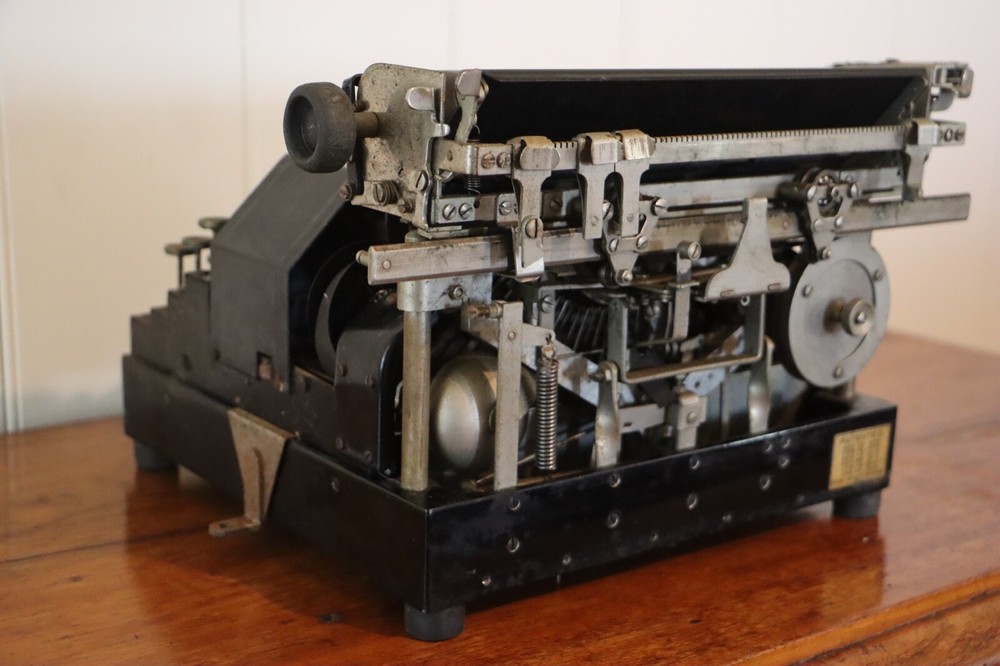 Rare Antique - MOLLE No 3 Typewriter - Highly Collectable