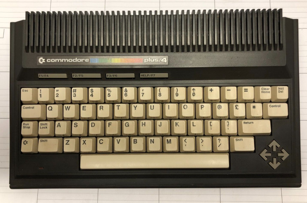 Vintage Commodore Plus/4 computer with Original box / INTEGRATED SOFTWARE MANUAL