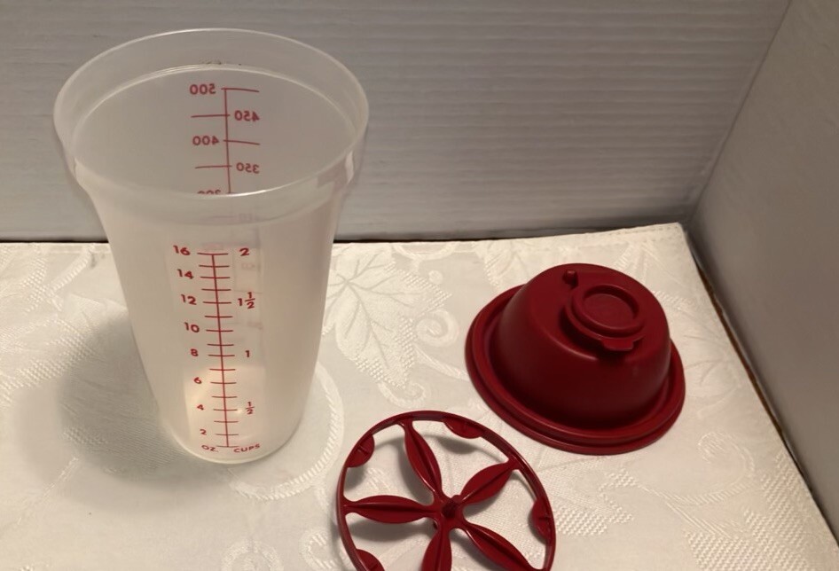Vintage Tupperware Red Lid 2 Cup Quick Shake Excellent Condition