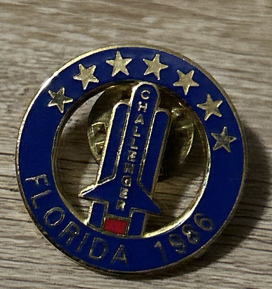 Vintage Round Lapel Pin Space Shuttle Challenger 1986
