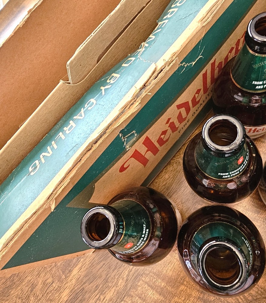 VTG 12 Empty Heidelberg Beer Bottles with Carry Case