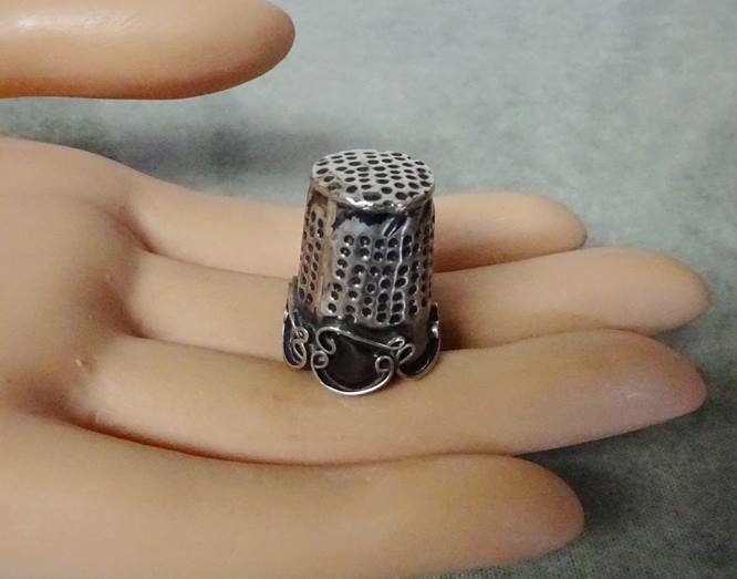 Fancy Vintage Scalloped Sterling Silver Sewing Thimble