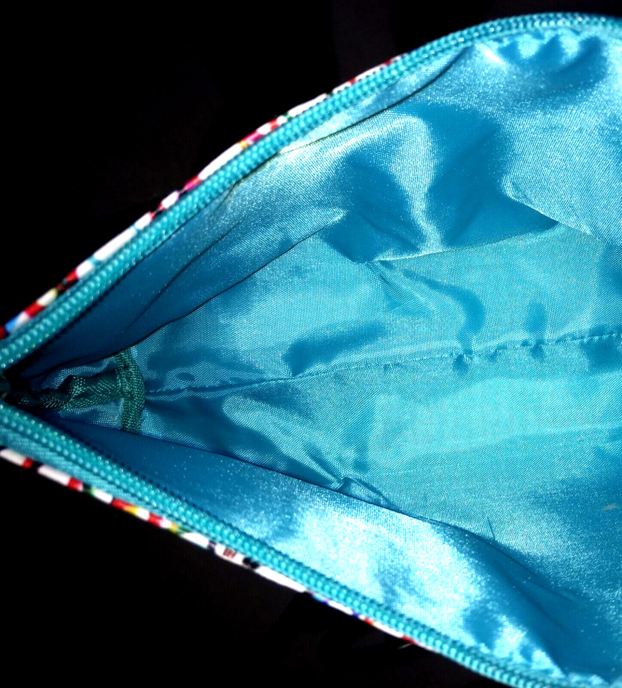 NEW MAKEUP BAG LOVE HEARTS