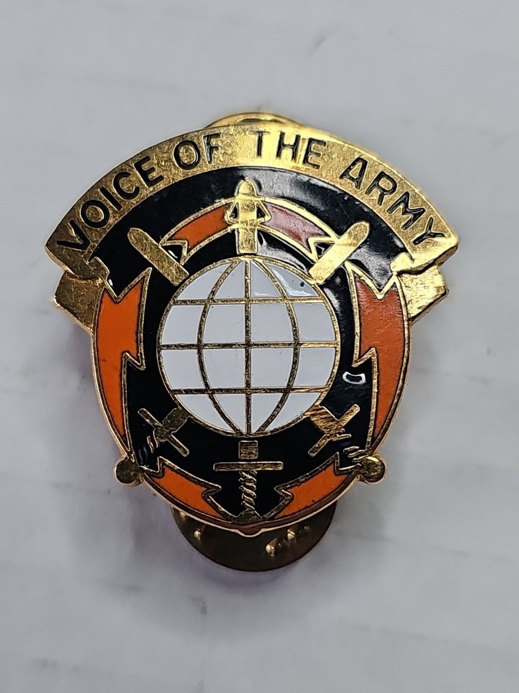 US Army Distinctive Unit Insignia 9th Signal Command Unit Crest Pin.