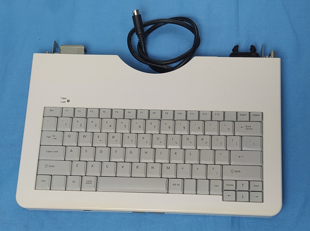GE LOGIQ P5 - KEYBOARD