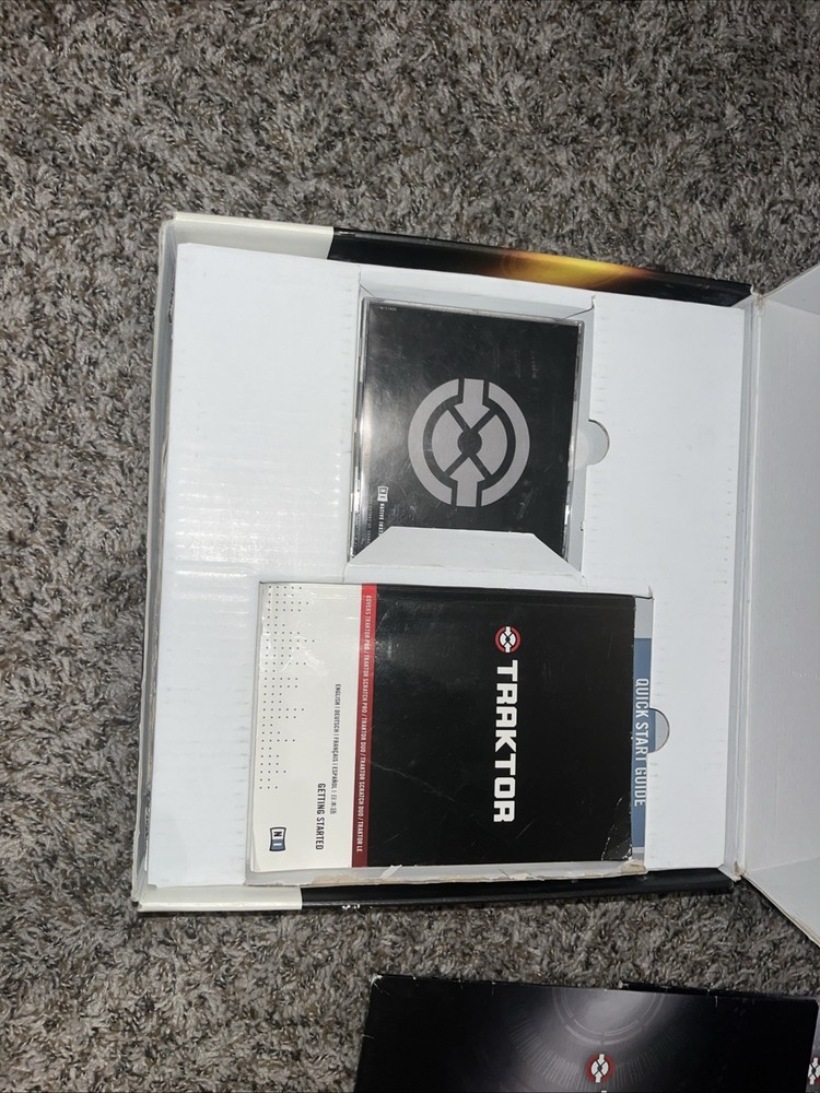 Native Instruments Traktor Scratch Pro DJ Performance Package Audio 8