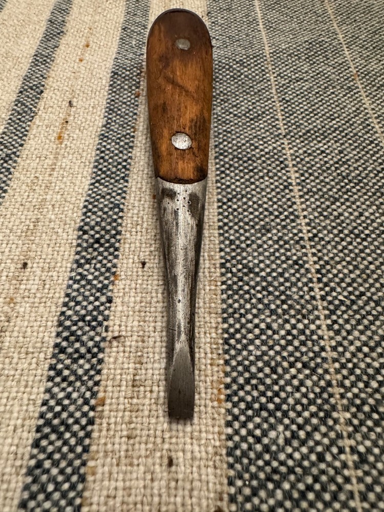 Perfect Handle Old Split Wood Screwdriver - Short - Unmarked Old