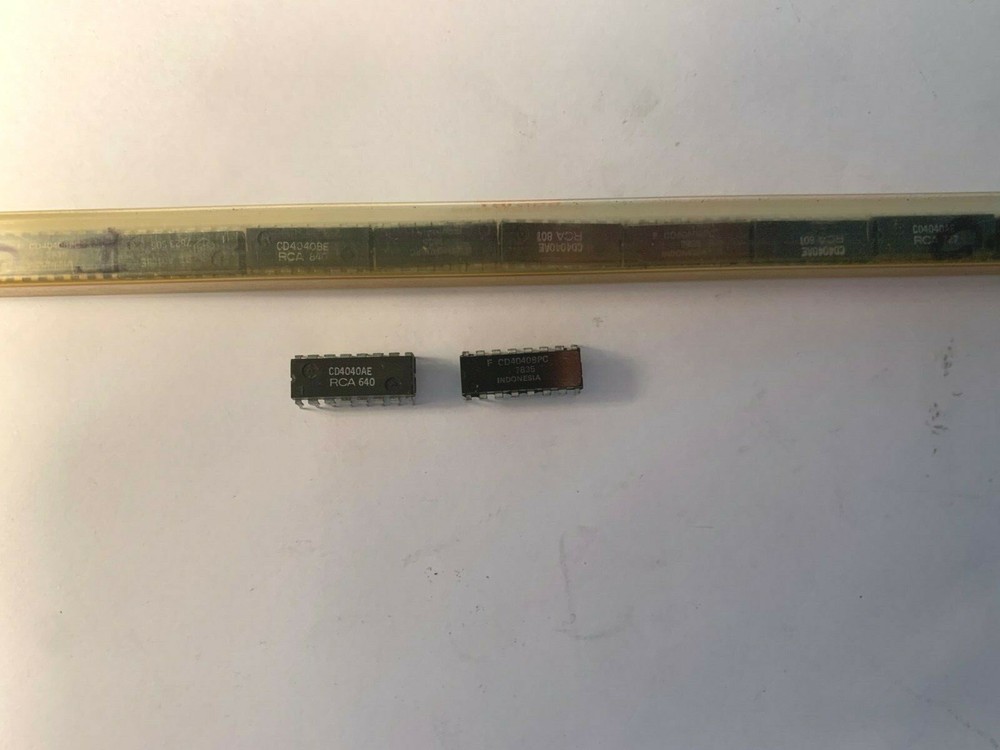 RCA CD4040AE, CD4040BE CMOS 12-Stage Ripple-Carry Binary Counter.