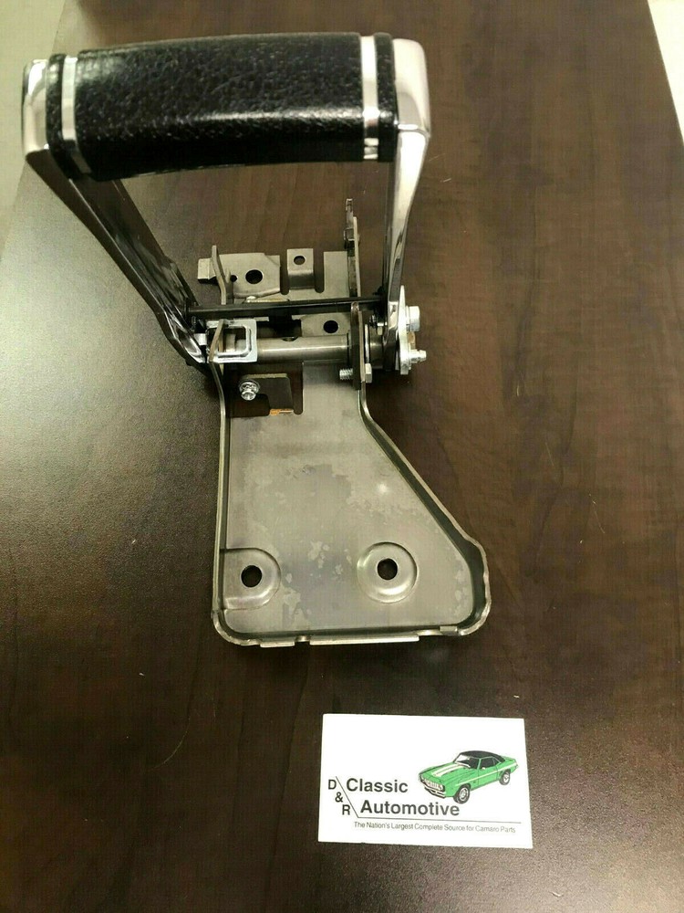 68 69 Camaro Automatic Shifter Assembly Horseshoe handle floor shift auto