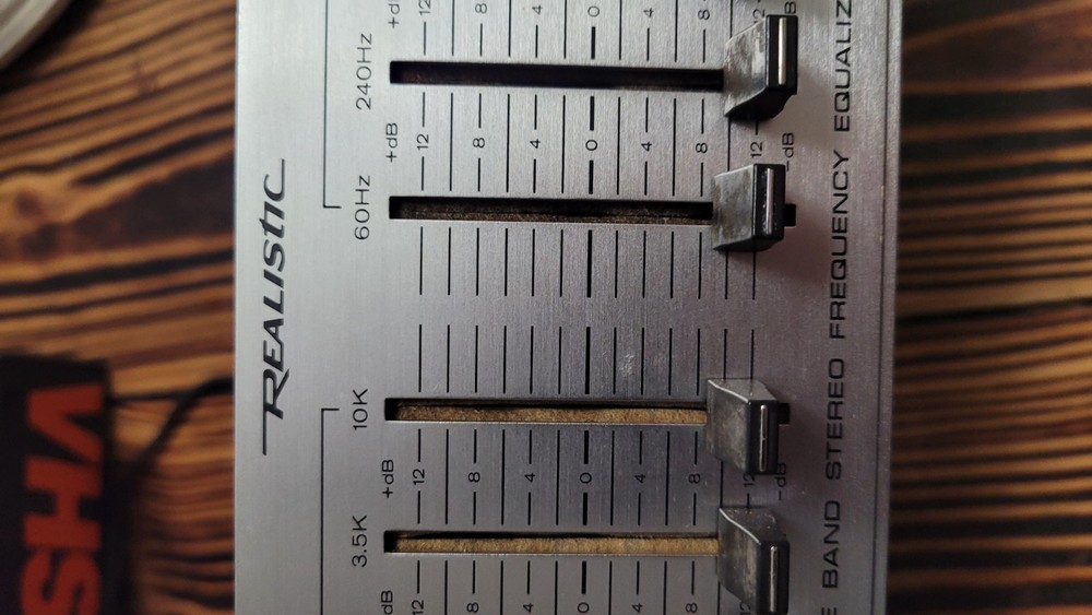 Realistic 31-1988A Five Band Stereo Frequency Equalizer