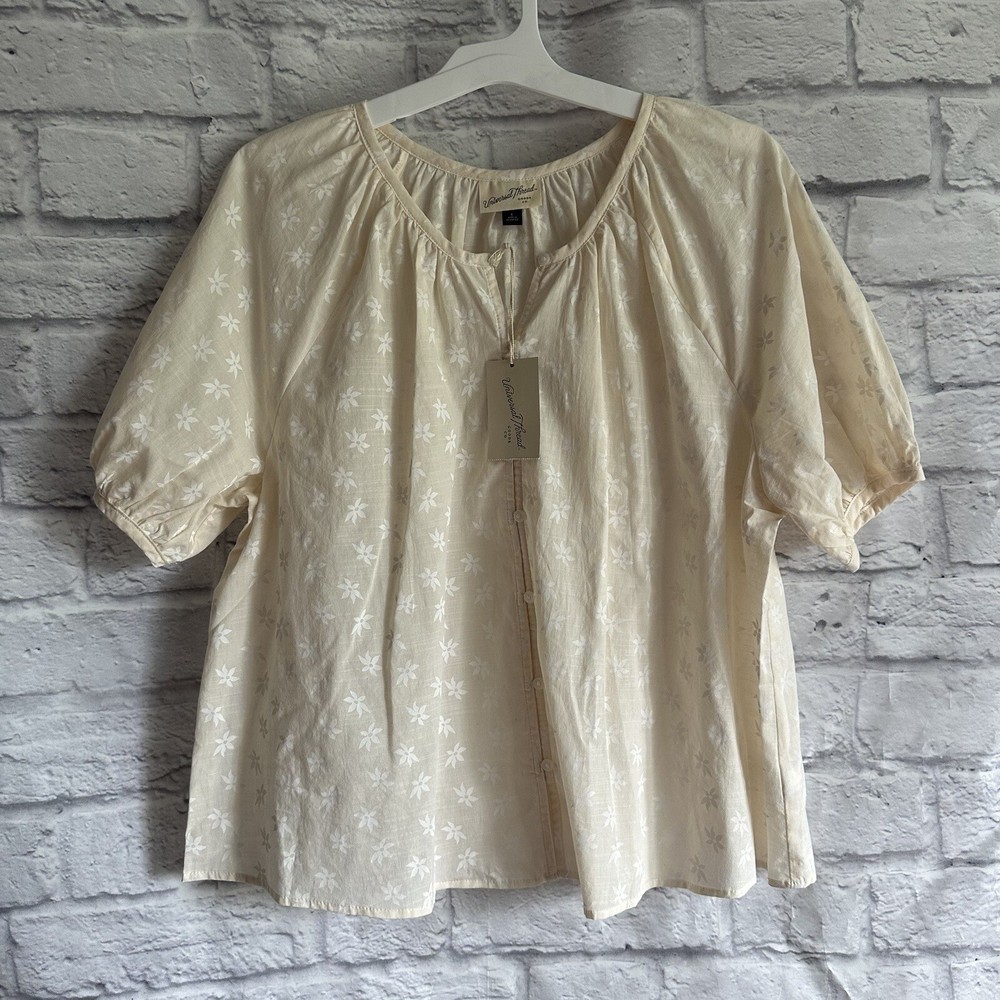 NEW WITH TAGS UNIVERSAL THREAD WHITE CREAM BUTTON FRONT BLOUSE LARGE FLORAL