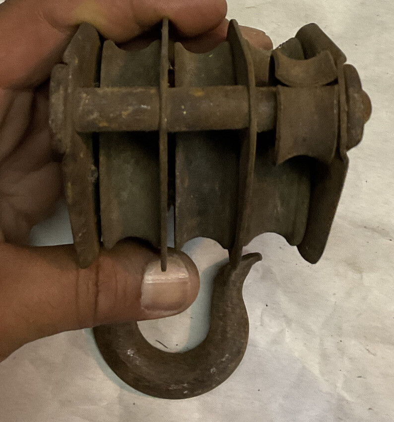 VTG Rustic Iron Tackle & Triple Pulley & Hook