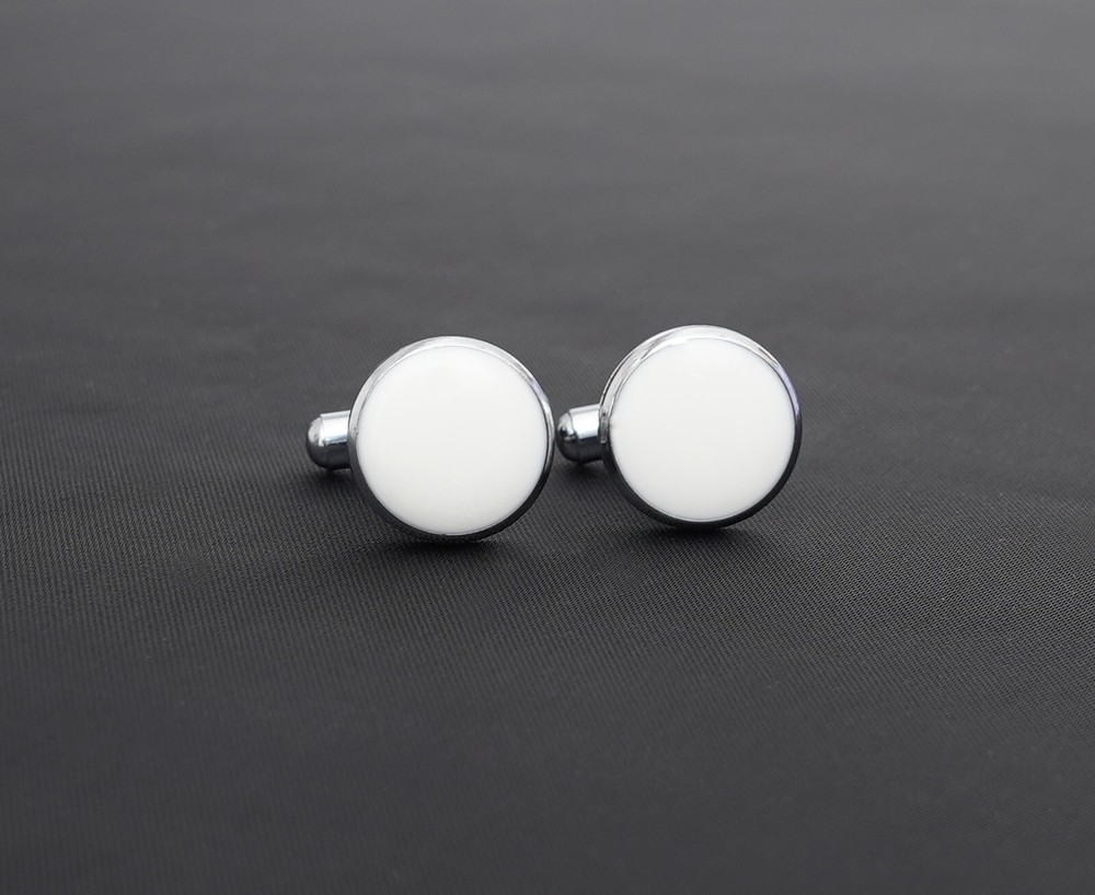 Solid White colored cufflinks – round shaped