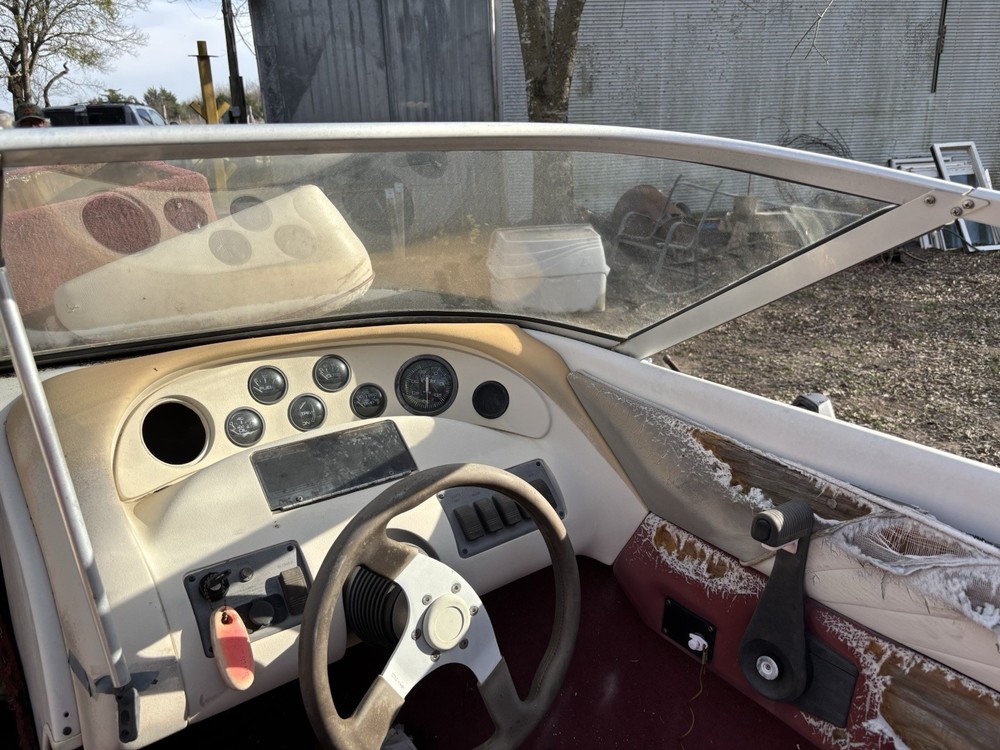 Complete ￼Curved boat glass windshield 1996 Larson Universal