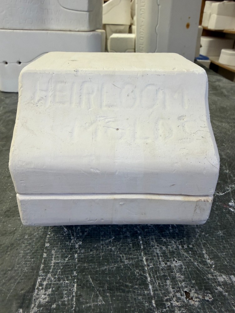 VINTAGE HEIRLOOM CERAMIC MOLD #1064 SMALL PLANTER